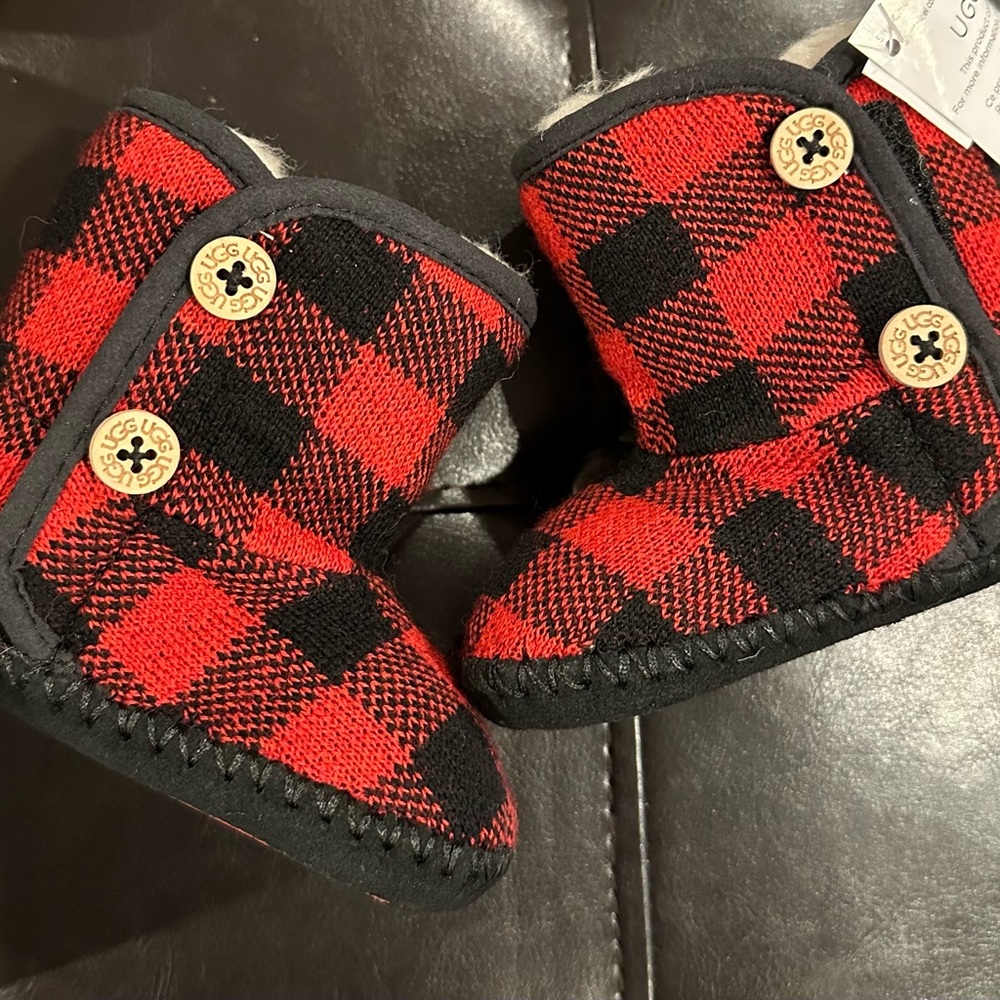 Brand New in Box Ugg Infants Boots size 2/3